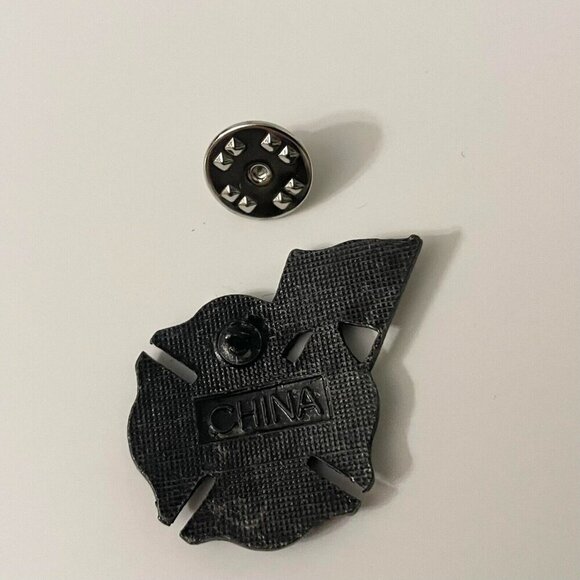Vtg 9 11 FD NY New York Fire Department Memorial Pin Flag - Picture 5 of 8